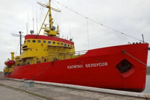 У Маріупольському торговому порту окупанти обстріляли криголам: є жертви серед членів екіпажу