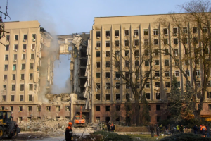 Число погибших в результате обстрела Николаевской ОГА возросло до 24 – ГСЧС