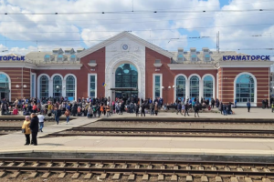 Евакуація жителів Донбасу триває: пошкоджена окупантами залізнична ділянка відновлена