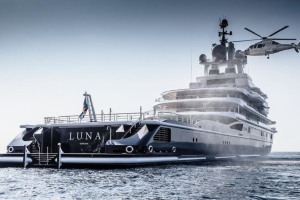 У Німеччині заарештували 115-метрову яхту Luna, що належить російському мільярдеру Ахмедову