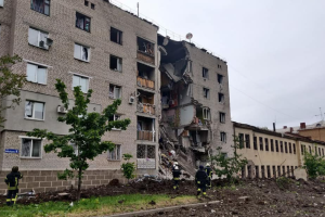 Російські окупанти завдали чергового авіаудару по Бахмуту: під завалами виявлено 6 людей