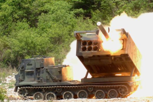 Великобритания предоставит Украине реактивные системы залпового огня M270