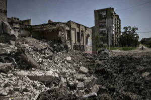 В Северодонецке за каждый дом идут жестокие бои. Россияне "разбирают" дома с первого до последнего этажа, - Гайдай