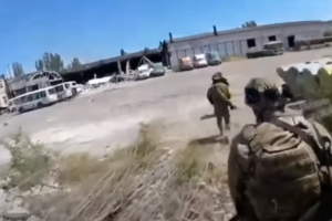Кадри вуличного бою у Сєвєродонецьку: оперативна зйомка бійців Іноземного легіону