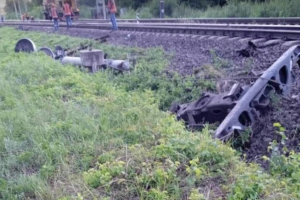 На Львівщині зійшов із рейок вантажний вагон: через аварію затримуються понад 10 поїздів