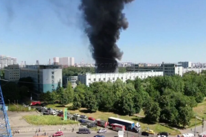 У Москві спалахнула масштабна пожежа: видовищне відео