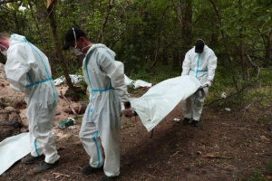 Під Бучею виявили ще одне масове поховання мирних жителів