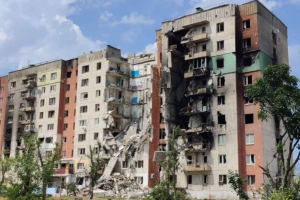 Бої за Сєвєродонецьк, обстріл Лисичанська, численні пожежі та руйнування: доба на Луганщині