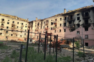 В окупованому Маріуполі під завалами одного з будинків знайдено понад 100 тіл