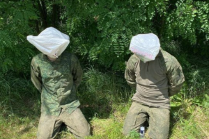 Мультиварка, чайник, вентилятор: Під Сєвєродонецьком у полон потрапили окупанти-мародери з "трофеями"