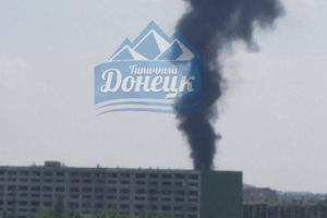 У Донецьку чути "бавовну": горить та вибухає черговий склад окупантів