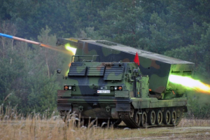 В Украину прибыли первые американские РСЗО M270 MLRS: чем они отличаются от HIMARS
