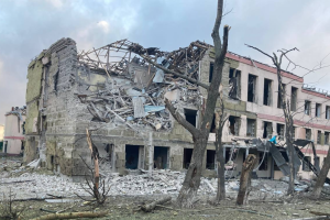 На Донеччині за добу внаслідок обстрілів зруйновано дві школи, є загиблі та поранені