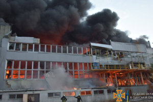 З'явилися фото та відео наслідків ракетного удару по Одесі