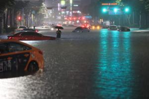 У Південній Кореї найпотужніша за 80 років злива забрала життя 7 людей: шестеро вважаються зниклими безвісти