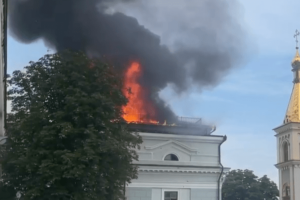 В окупованому Донецьку горить залізничний вокзал