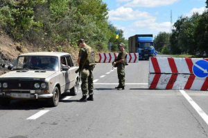 В Донецкой области вводят особый режим въезда, выезда и движения транспорта