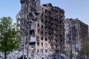 "Область погрузилась в ад": На Луганщине на улицах лежат фрагменты тел и разложившиеся трупы. Фото 18+