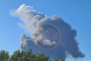 Ракетный удар по Кривому Рогу: над городом поднимается столб дыма