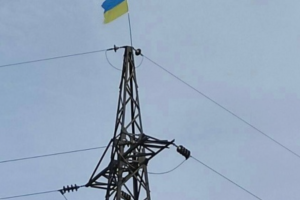 Над селом Песчаное на Луганщине развевается украинский флаг - Гайдай