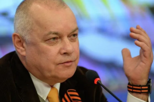 У Криму на віллі російського пропагандиста Кисельова спалили дві машини