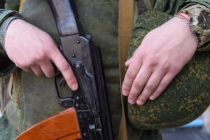 "Вот наша банда!": В РФ пьяные резервисты напиваются и не совсем понимают, куда их везут