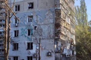 Оккупанты вновь атаковали Запорожье: "прилет" во двор жилой многоэтажки, есть пострадавший