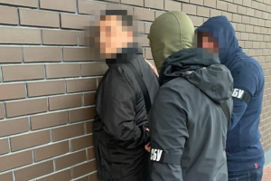 СБУ заблокувала канали нелегального виїзду за кордон українців призовного віку: серед затриманих депутат ОПЗЖ