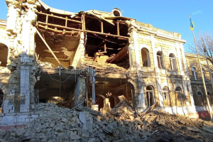 Ракетний удар по Миколаєву: зруйновано житлові будинки та гімназію, є жертви