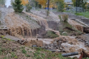 Поки окупанти "звільняють" українців, російський Волгоград 5-й день тоне у лайні