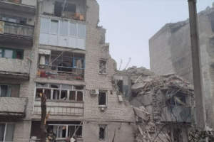 Російські окупанти завдали авіаудару по Часовому Яру: зруйновано п'ятиповерхівку, є поранені