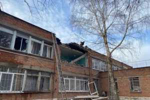 Российские оккупанты обстреляли больницу в Белополье на Сумщине: сильные разрушения, погиб подросток