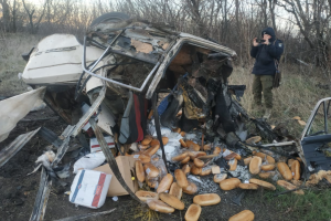 Під Ізюмом автомобіль "ВАЗ" наїхав на міну: внаслідок вибуху загинуло двоє чоловіків