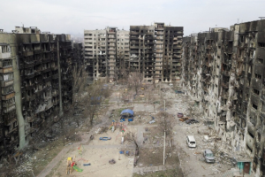 В Мариуполь прибыл первый груз бетонных "зубов дракона