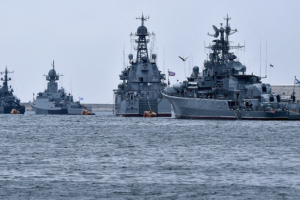 В Черном море на боевом дежурстве находятся 8 российских кораблей - ОК "Юг"