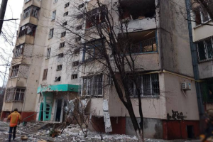 Сгорели квартиры, убита женщина: оккупанты обстреляли жилой район Херсона