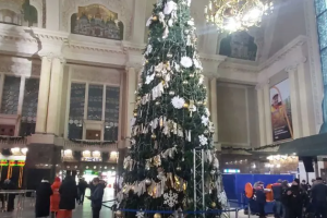 "Новорічний ноу-хау": На залізничному вокзалі в Києві ялинка світитиметься від велогенератора