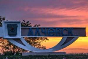 В окупованому Алчевську після "прильоту" горить склад ПММ