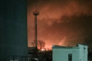 В российском Ангарске после взрыва начался пожар на нефтекомбинате: есть погибшие