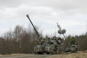 Британія планує передати Україні танки Challenger, САУ AS90 та гелікоптери Apache
