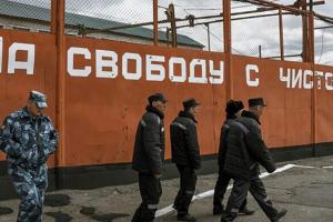 У РФ розшукують озброєних зеків, які втекли з навчального центру ПВК "Вагнер" на Луганщині