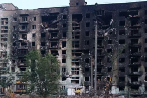 "Город-призрак": покатушки российских "освободителей" по разрушенному Северодонецку