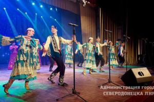 "Танці на кістках": мешканців зруйнованого Сєвєродонецька розважають артисти з Татарстану