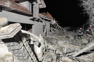 На Львівщині російська ракета зруйнувала житлові будинки: є загиблі