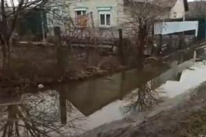 Грязь, вода, разруха и пустота: В сети показали, что происходит на дачах под Северодонецком (видео)