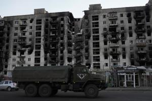 "Магазины растут как грибы. Ямы засыпали": какие "плюсы" находят в своей жизни жители оккупированного Северодонецка
