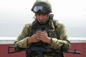 Проверяют крыши и роются в телефонах: на Луганщине оккупанты активно ищут "украинских шпионов"