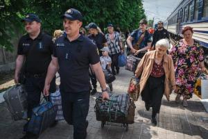 Триває обов'язкова евакуація мешканців Донеччини: як потрапити на безкоштовний евакуаційний поїзд