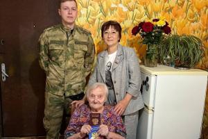 "Теперь заживет!": Оккупанты вручили российский паспорт 102-летней жительнице Лисичанска