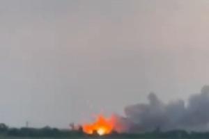 "Бавовна" у Криму: після "прильотів" горить та детонує склад окупантів
